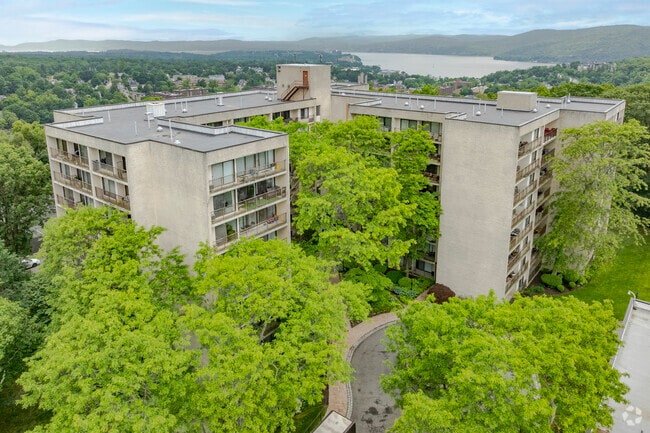 150-154 Overlook Ave - The River House