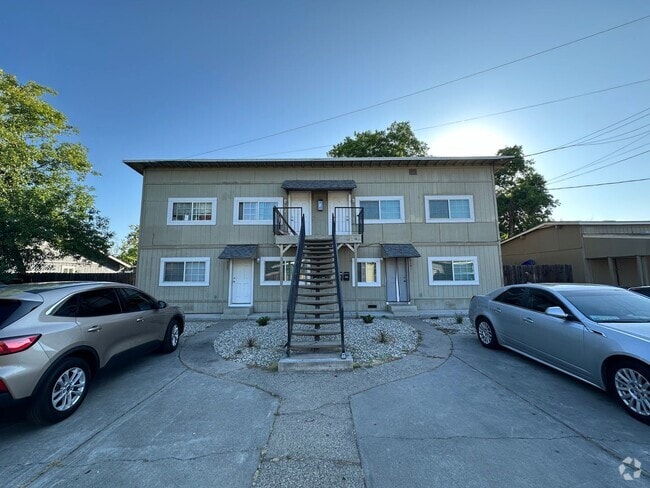 Building Photo - Charming & Spacious 2-Bedroom Home in Sacr... Unit 321 321 Kelly Ct
