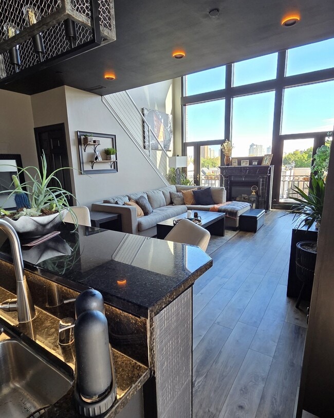 Photo - 1515 N Van Buren St Unit 510