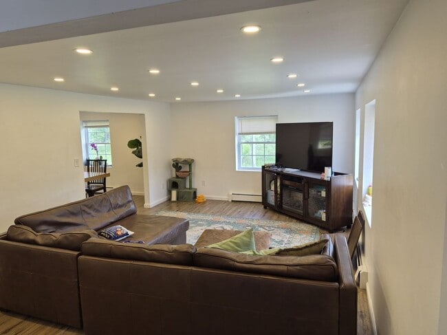 Photo - 2090 Watson Hulbert Rd