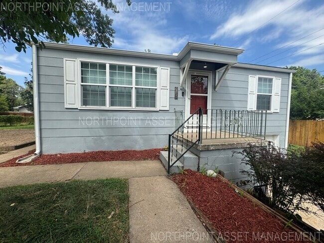 Building Photo - Cozy 2-Bed, 1-Bath with Central Air, Heat ... Rental
