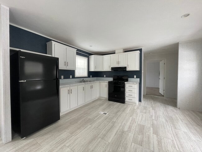 Photo - 24 Suzanne Way