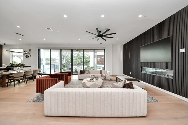 Photo - 5327 S Braeswood Blvd