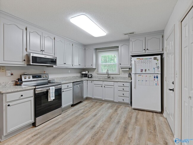 Photo - 105 Whisperbrook Cir