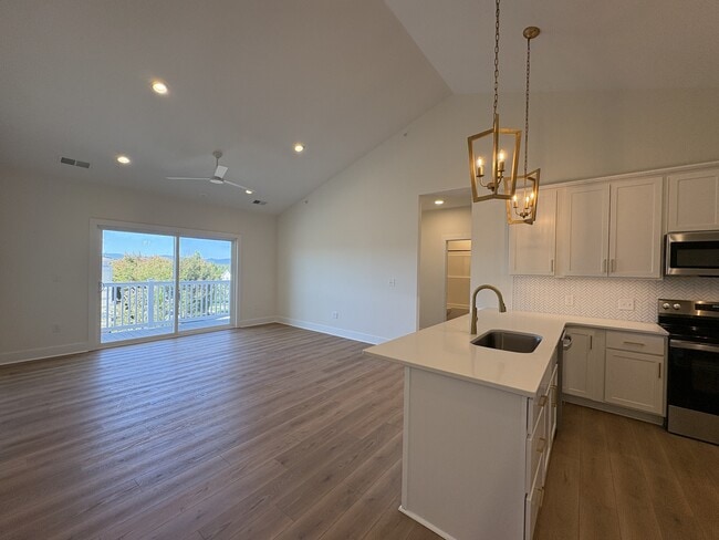 Photo - 420 Capstone Dr
