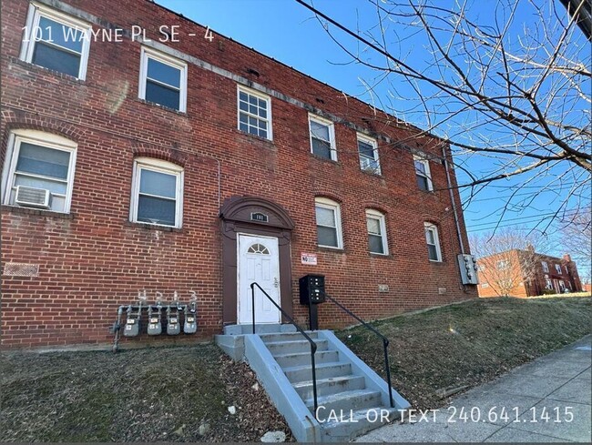 Building Photo - 101 Wayne Pl SE Unit 4