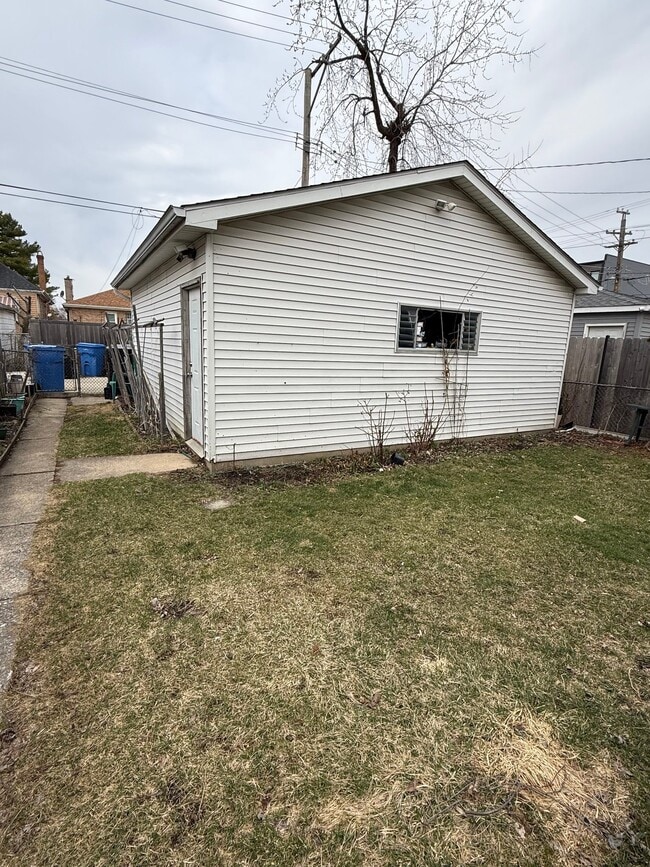 Photo - 3136 N Olcott Ave