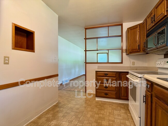 Photo - 1517 Margaretha Ave