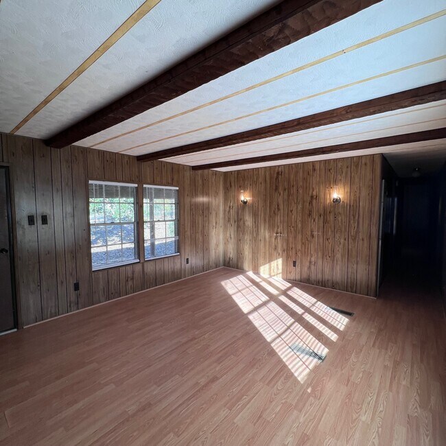 Photo - 282 Pete Martin Dr