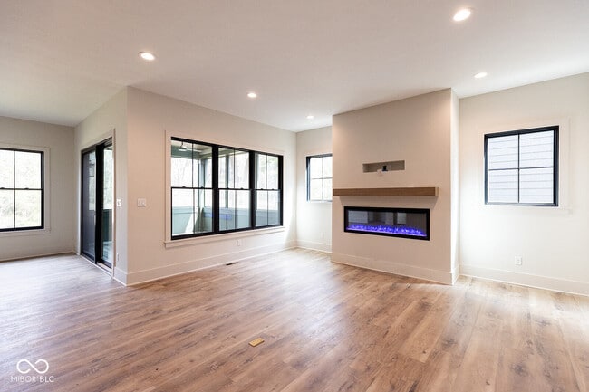 Photo - 871 Rosemary Gdns