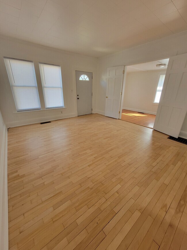 Photo - 417 W 7th Ave Apartments Unit Lower
