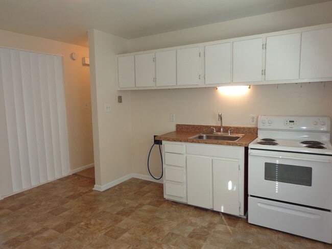 Photo - Coronet4626 Unit #B