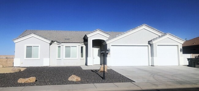 Building Photo - Stylish Open-Floor-Plan Home Up Off Hualapai Mtn Rd with Three-Car Garage