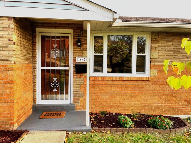 Photo - 1640 Mohrbach St