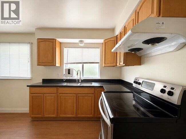 796 W 42nd Ave