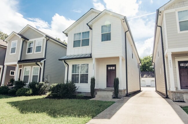 Building Photo - 2423 Elliott Ave