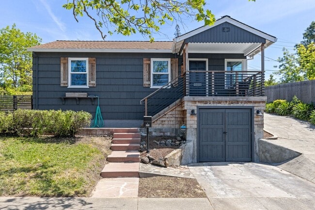 Building Photo - Fully Furnished 3-Bedroom, 1-Bath Modern B... Rental