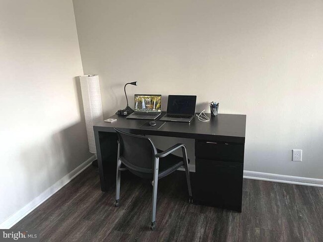 Photo - 4410 Oglethorpe St Unit 201