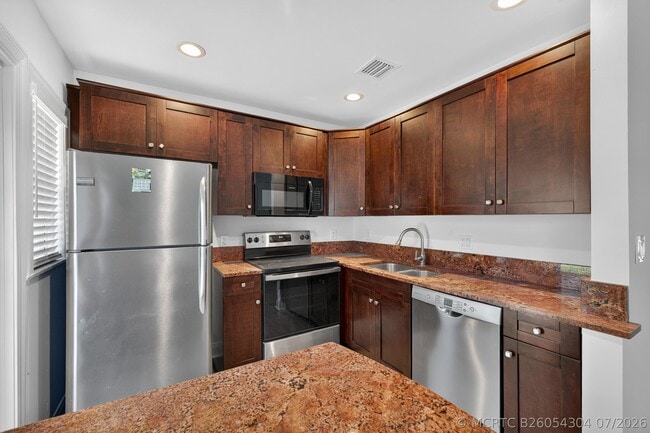 Photo - 423 SW 11th Ct