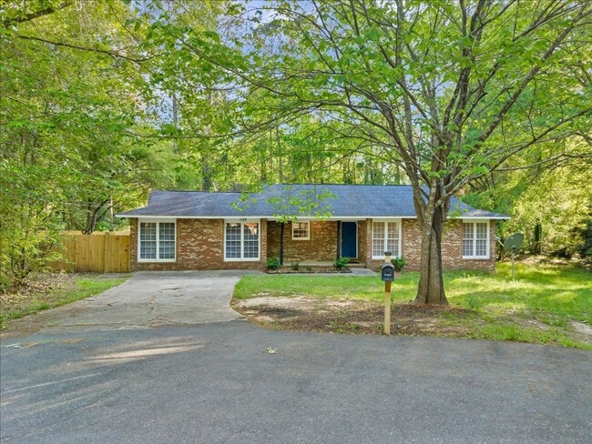 Building Photo - Lake Living