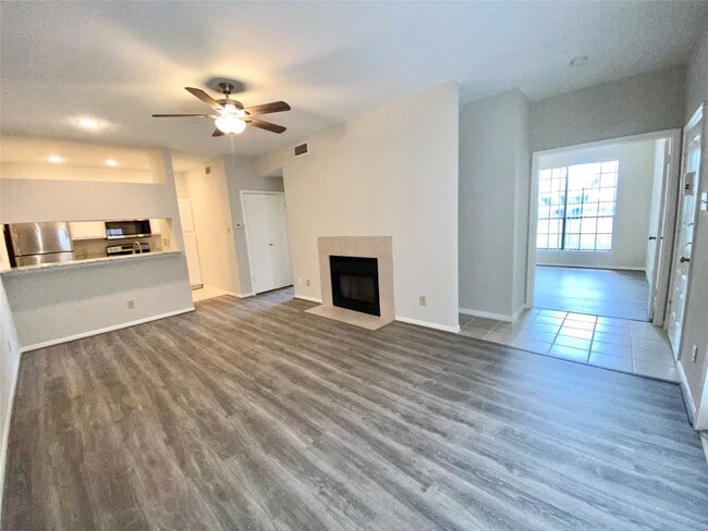 Building Photo - 2121 El Paseo St Unit 1403
