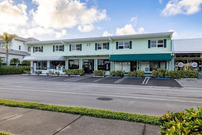 23 Royal Palm Pl Unit B