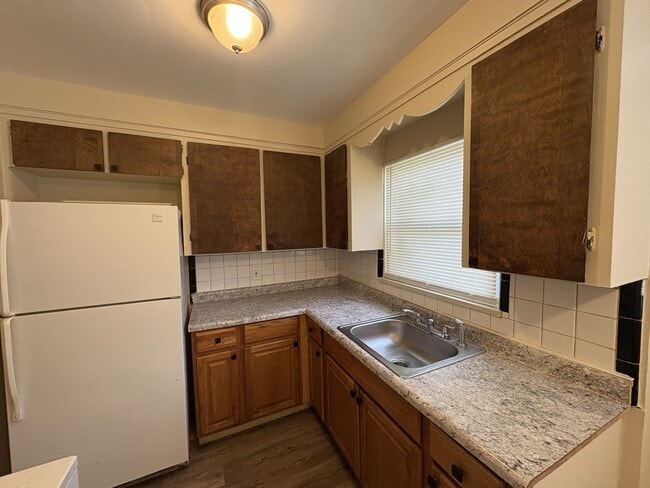 Photo - 19474 Montrose St