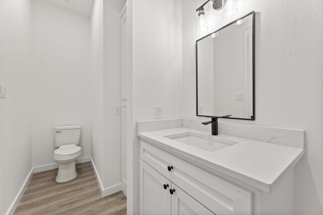 Photo - 256 Capetown Way