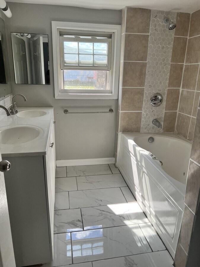 Photo - 913 S. Hinde - Washington Courthouse