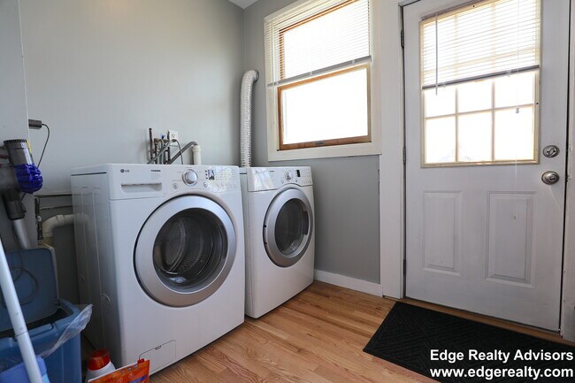 Photo - 27 South Crescent Circuit Unit 1