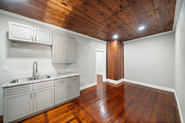 Photo - 2115 Broadway Avenue J Unit 2