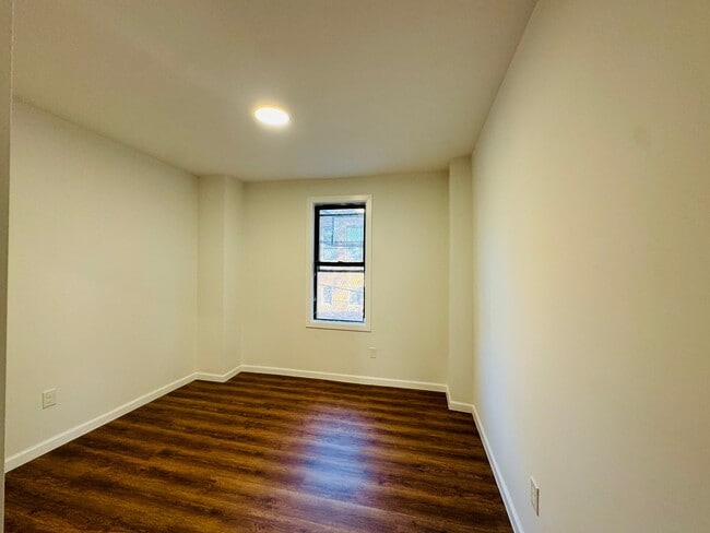 306 E 25th St Unit B