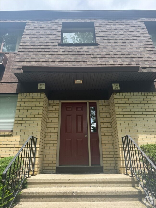 Building Photo - 1608 Cherry Hill Dr Rental