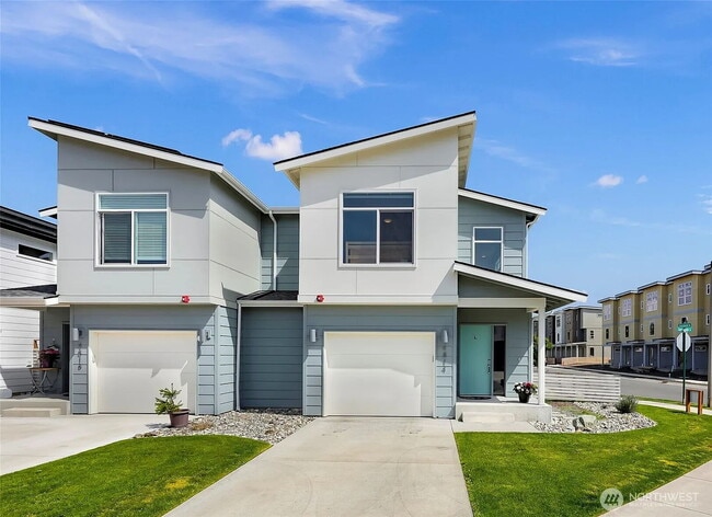 Building Photo - Modern 3-bedroom with Fully Fenced Yard in... Rental