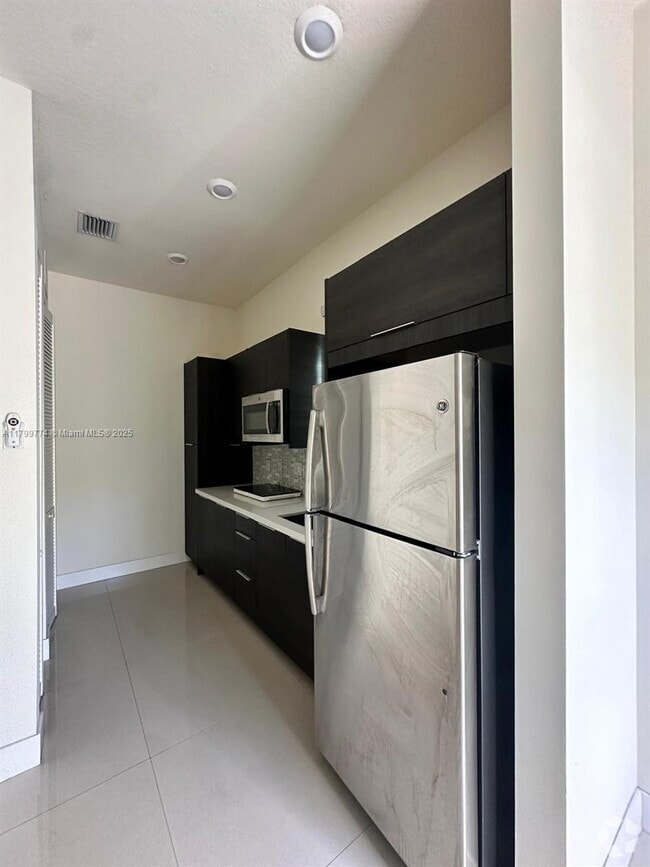 Building Photo - 6681 NW 104th Ave Unit EFFICI Rental