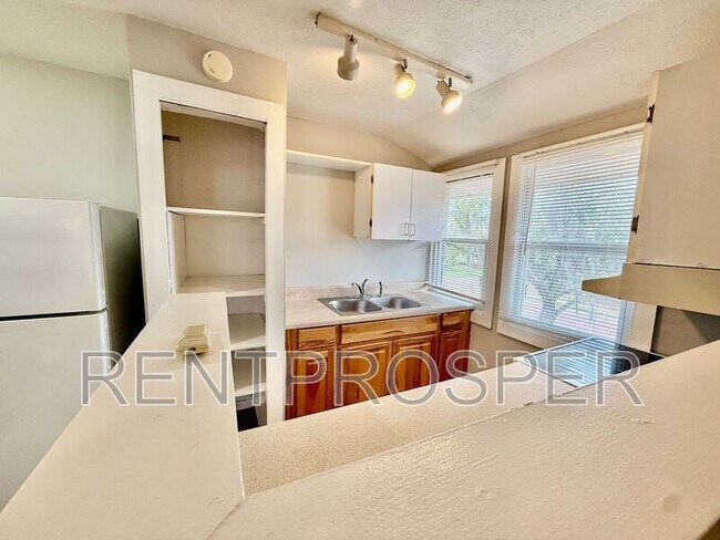 Photo - 728 Arlington St Unit C