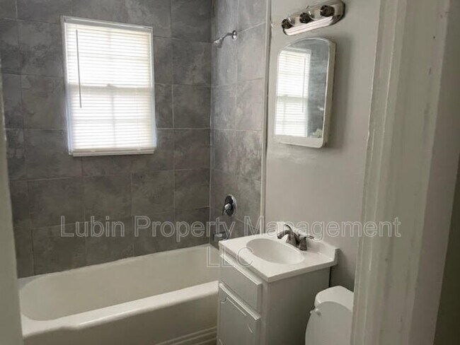 Photo - 781 David St