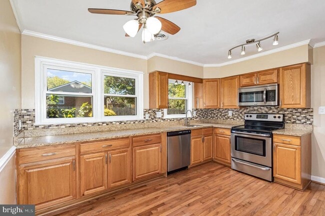 Building Photo - 3430 Little Hunting Creek Dr Rental