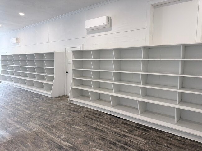 127 Susanna St Unit Comm