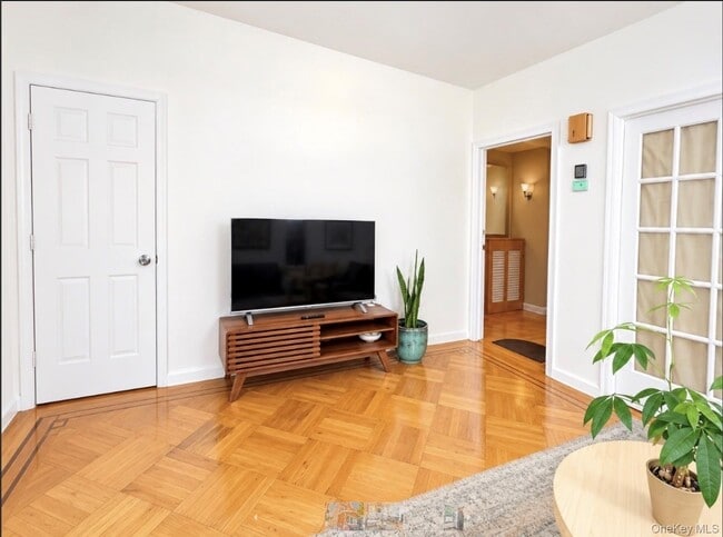 85-43 67th Dr