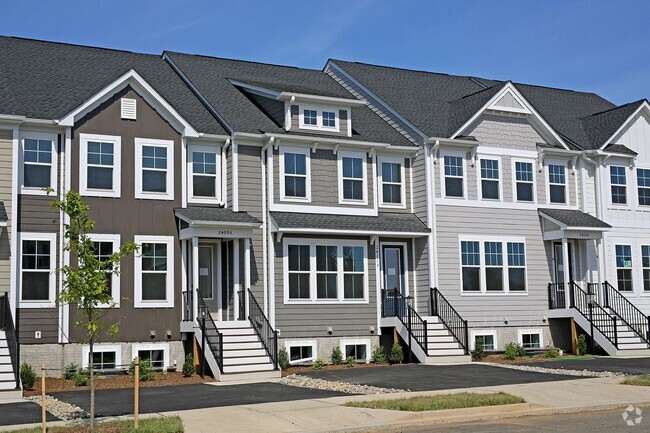 Building Photo - Beautiful Glenbrook Townhome