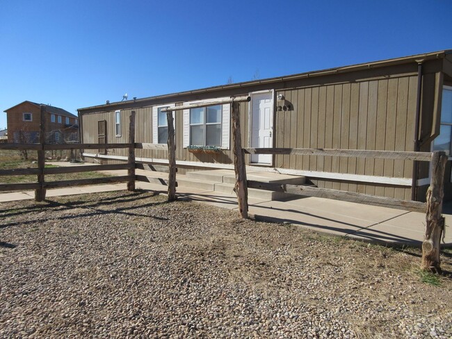 2 bedroom 1 bath Ranch Style Setting - 2 bedroom 1 bath Ranch Style Setting House