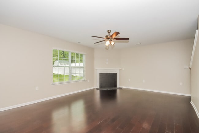 Photo - 1402 Kent Downs Ave SW