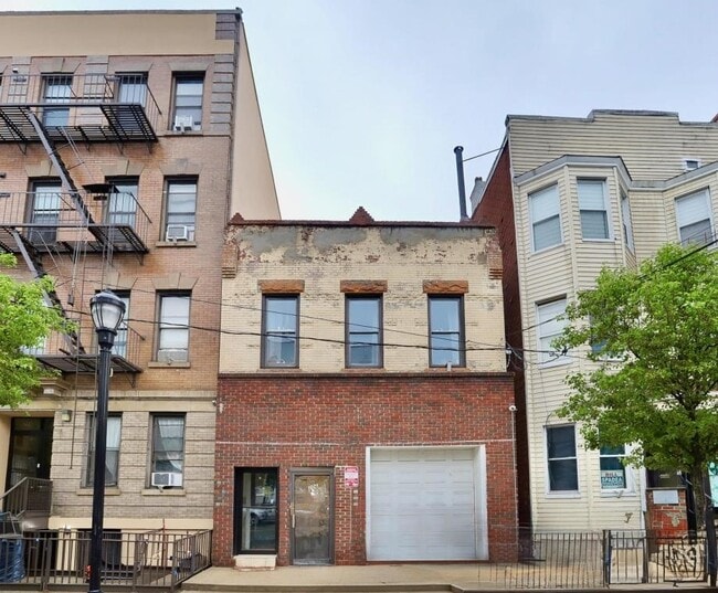Building Photo - 206 48th St Unit 3