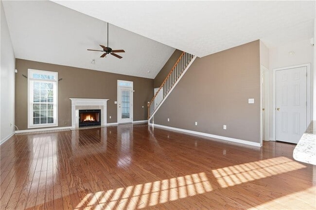 Photo - 1402 Edgeley Way