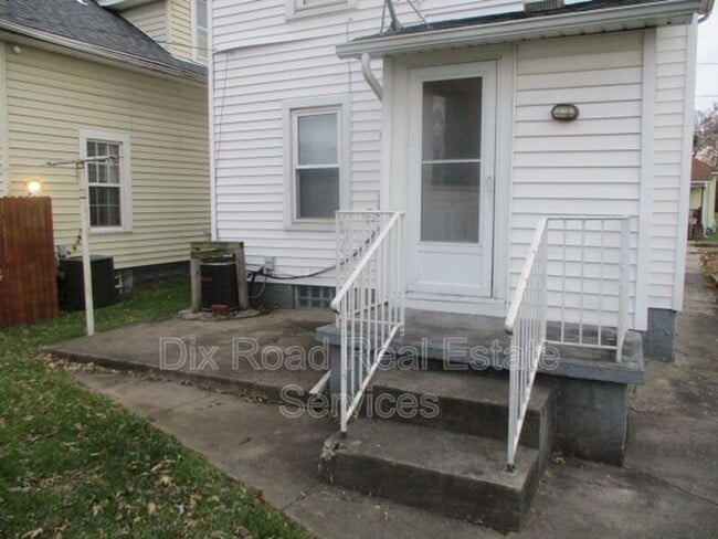 Photo - 1404 Young St