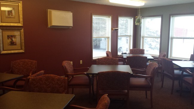 Photo - Hampton Court Apartments