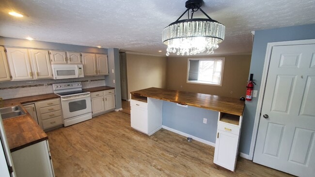 Building Photo - 1364 Karahill Dr