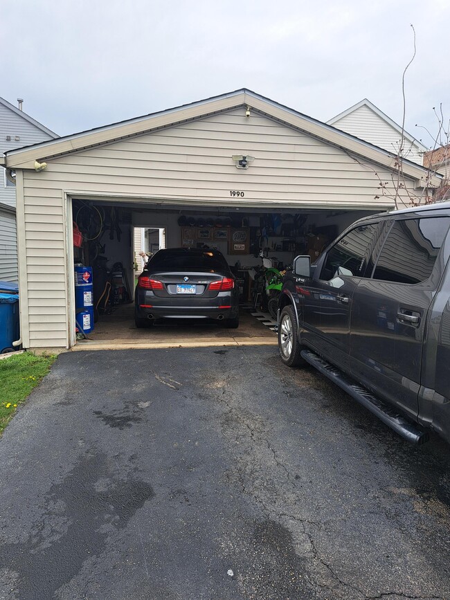 Photo - 1990 Middlebury Dr