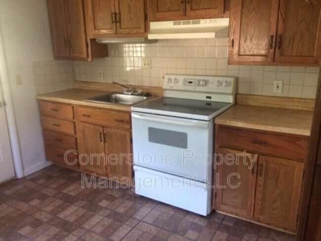 Photo - 627-629 E 8th St